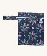 Earthwise medium wet bag in a charcoal flowers design available at Babipur. A dark grey wetbag with a elegant flowery design. Features a white zip fastener and matching flowery hanging loop.