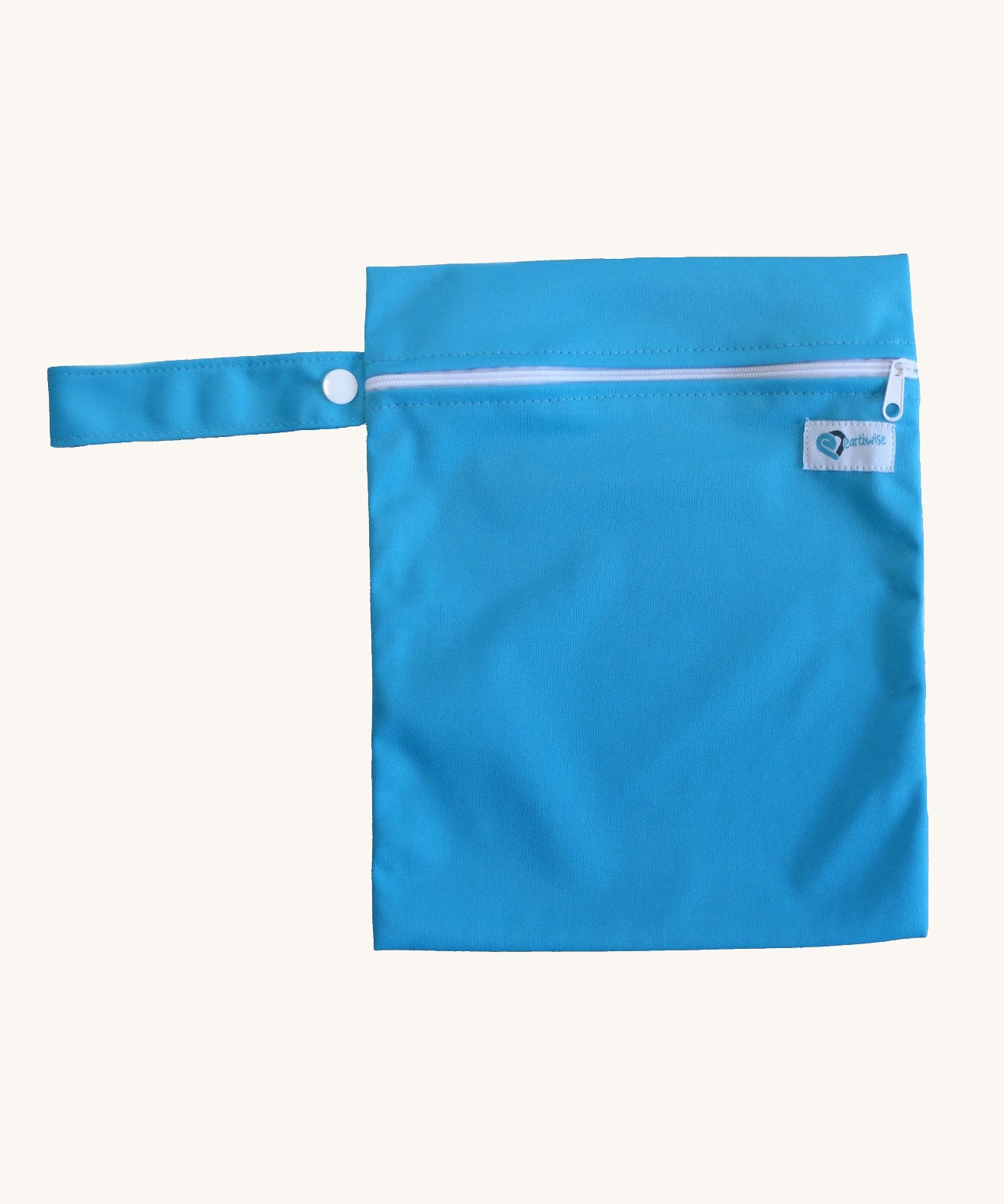 Earthwise medium wet bag in a teal design available at Babipur. A light blue wetbag with a a white zip fastener and matching light blue hanging loop.