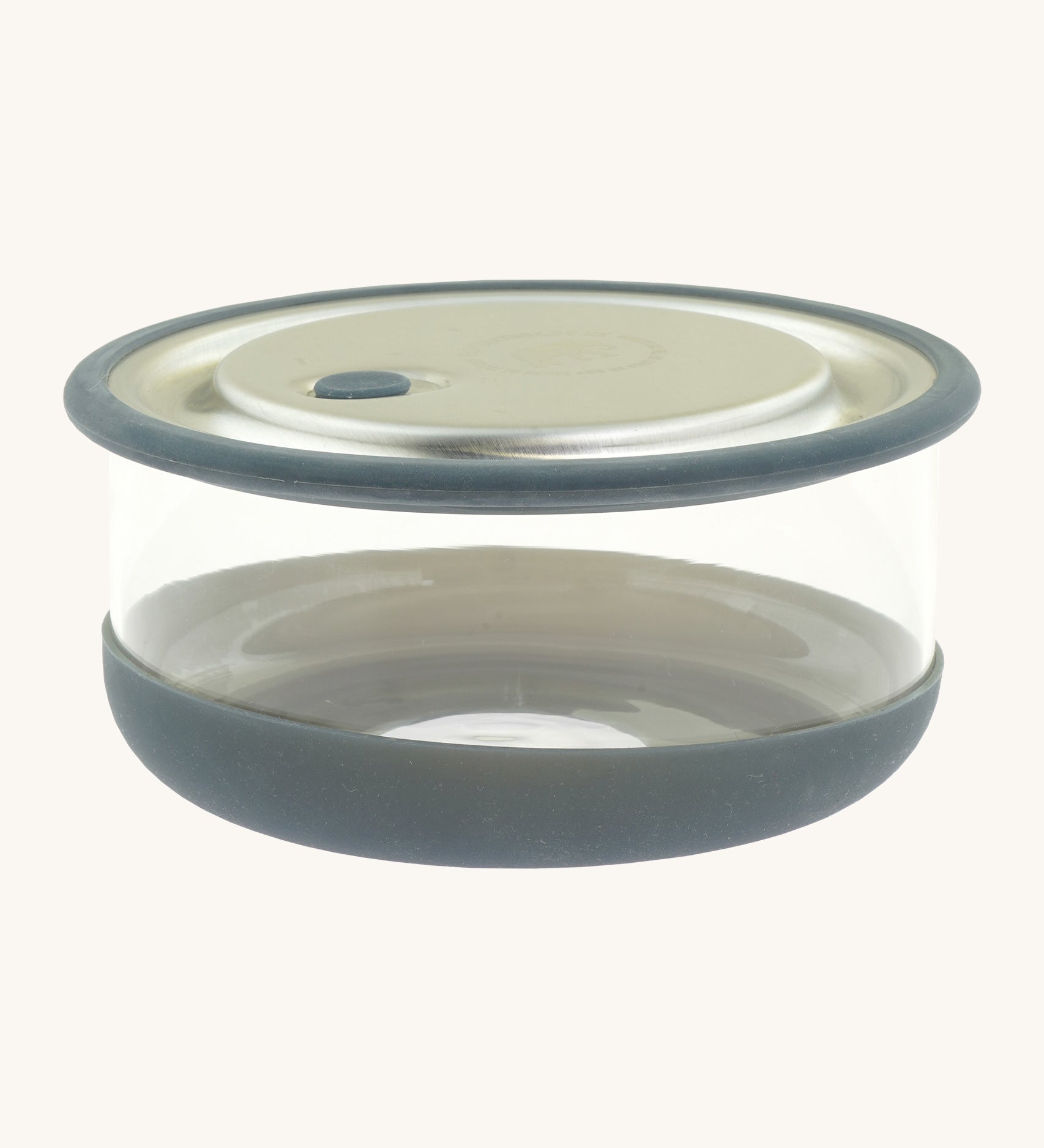 Elephant Box large lunch bowl available at Babipur. Features a removable lid with a air vent and grey removable silicone seal on the bottom