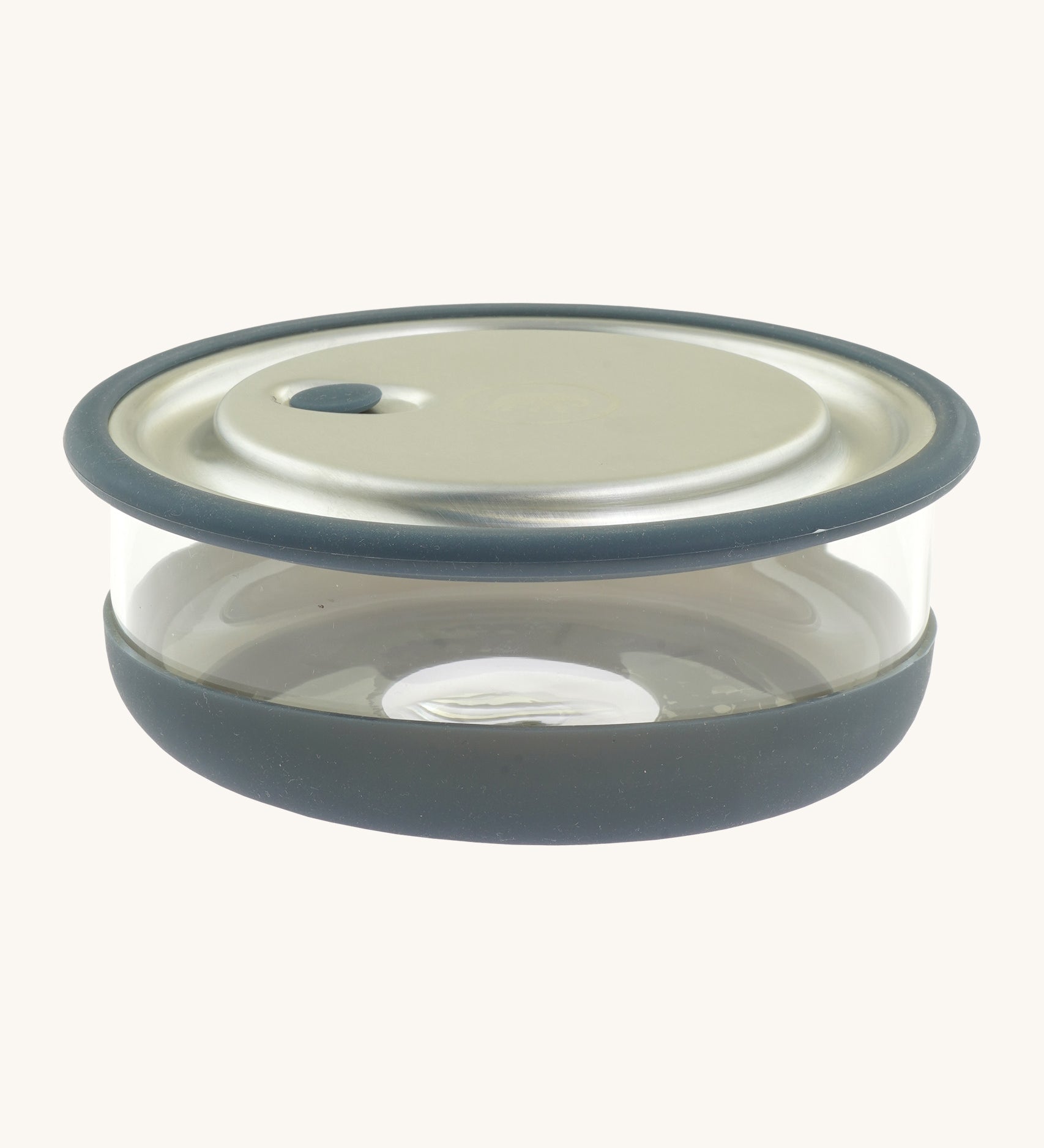 Elephant Box medium lunch bowl available at Babipur. Features a removable lid with a air vent and grey removable silicone seal on the bottom