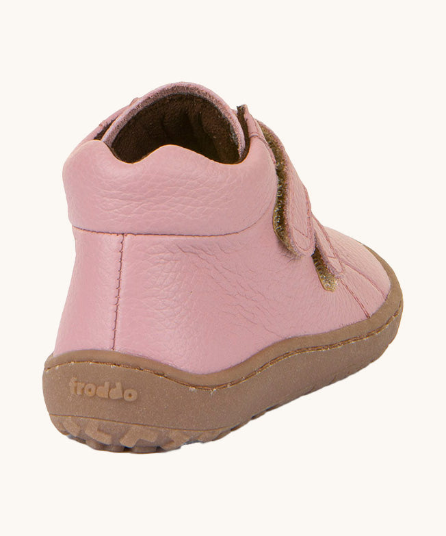 The back of a Froddo barefoot Autumn children's shoe in pink available at Babipur showing the padded ankle and the dark brown grippy sole detail