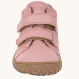The front of the Froddo barefoot Autumn children's shoe in pink available at Babipur showing the 2 velcro fastener detail