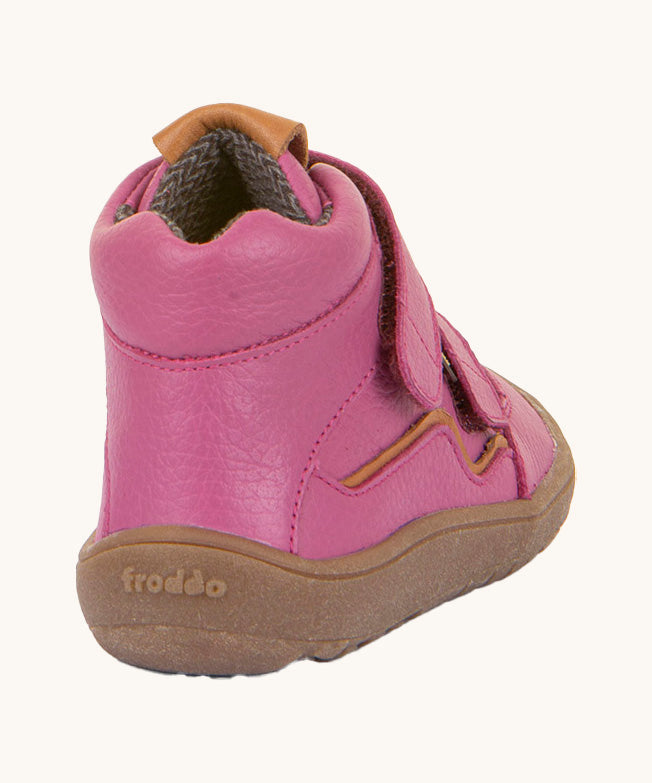 The back of a Froddo barefoot Autumn children's shoe in fuchsia pink available at Babipur showing the padded ankle and the dark brown grippy sole detail