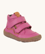 Froddo barefoot Autumn children's shoe in fuschia pink available at Babipur. A natural leather shoe with a 2 velcro fastener for a secure fit, padded ankle and a dark brown grippy sole