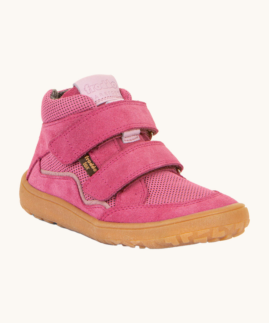 Froddo barefoot tex kids spring shoes in fuchsia available at Babipur. A soft ankle high shoe in pink with a light brown rubber sole. Features two velcro straps for a secure fit