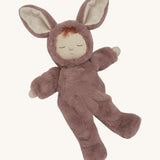 Olli Ella cozy dinkum bunny pickle doll in mauve colour posing. This is a soft and fluffy doll with a sleeping face, cute floppy ears and available at Babipur.