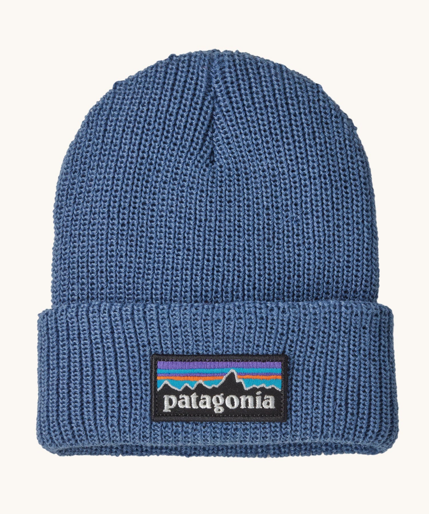 Patagonia little kids logo beanie in barnacle blue available at Babipur. A 100% recycled polyester soft knit beanie in pale blue with a brand patch on the turned up brim