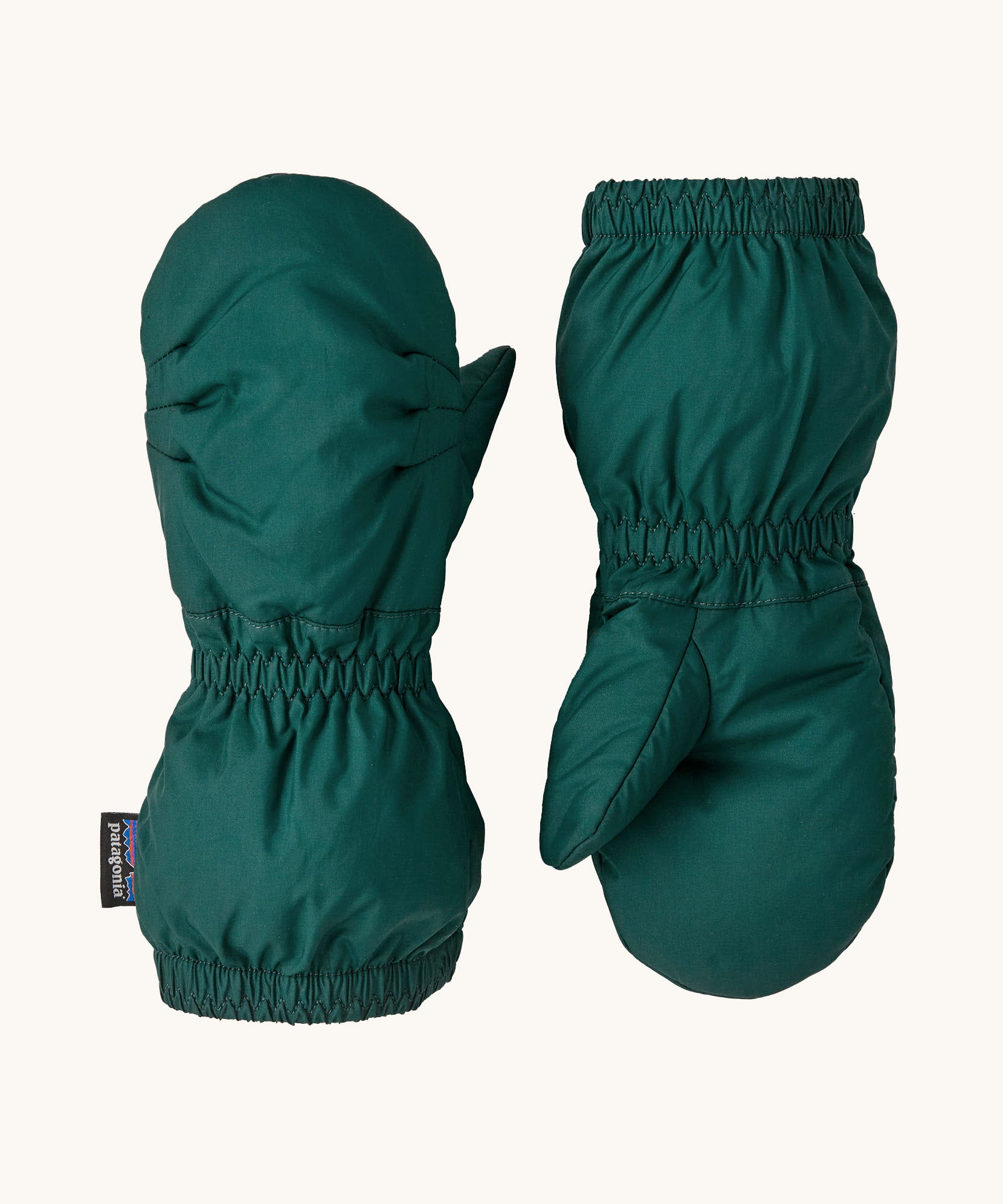 Patagonia little kids puff mitts in cascade green available at Babipur. 100% recycled polyester mittens in dark green with elasticated cuffs for a snug fit.