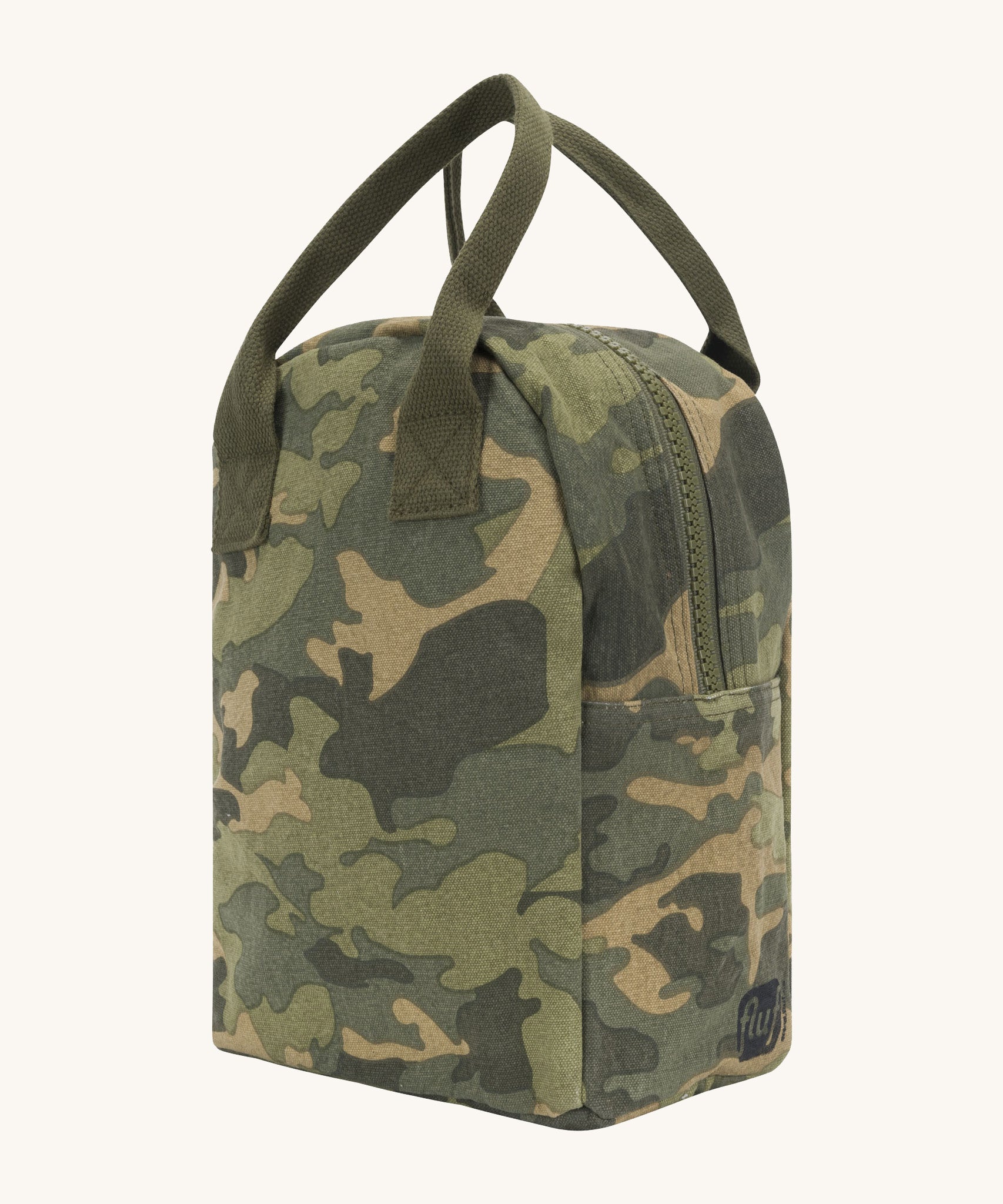 A side view of the Fluf organic cotton zippered lunch bag, in a green camo print with dark green handles.