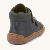 The back of a Froddo barefoot Autumn children's shoe in dark blue available at Babipur showing the padded ankle and the dark brown grippy sole detail