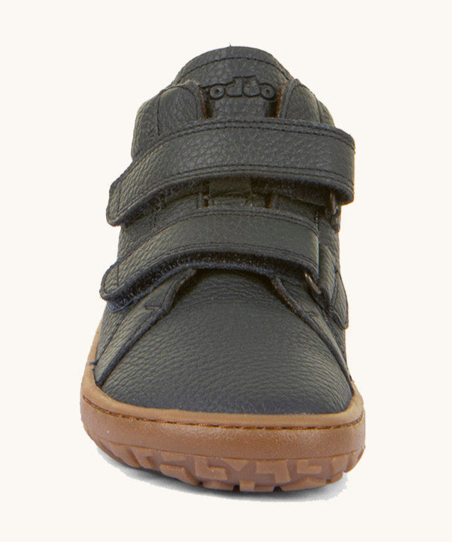The front of the Froddo barefoot Autumn children's shoe in dark blue available at Babipur showing the 2 velcro fastener detail