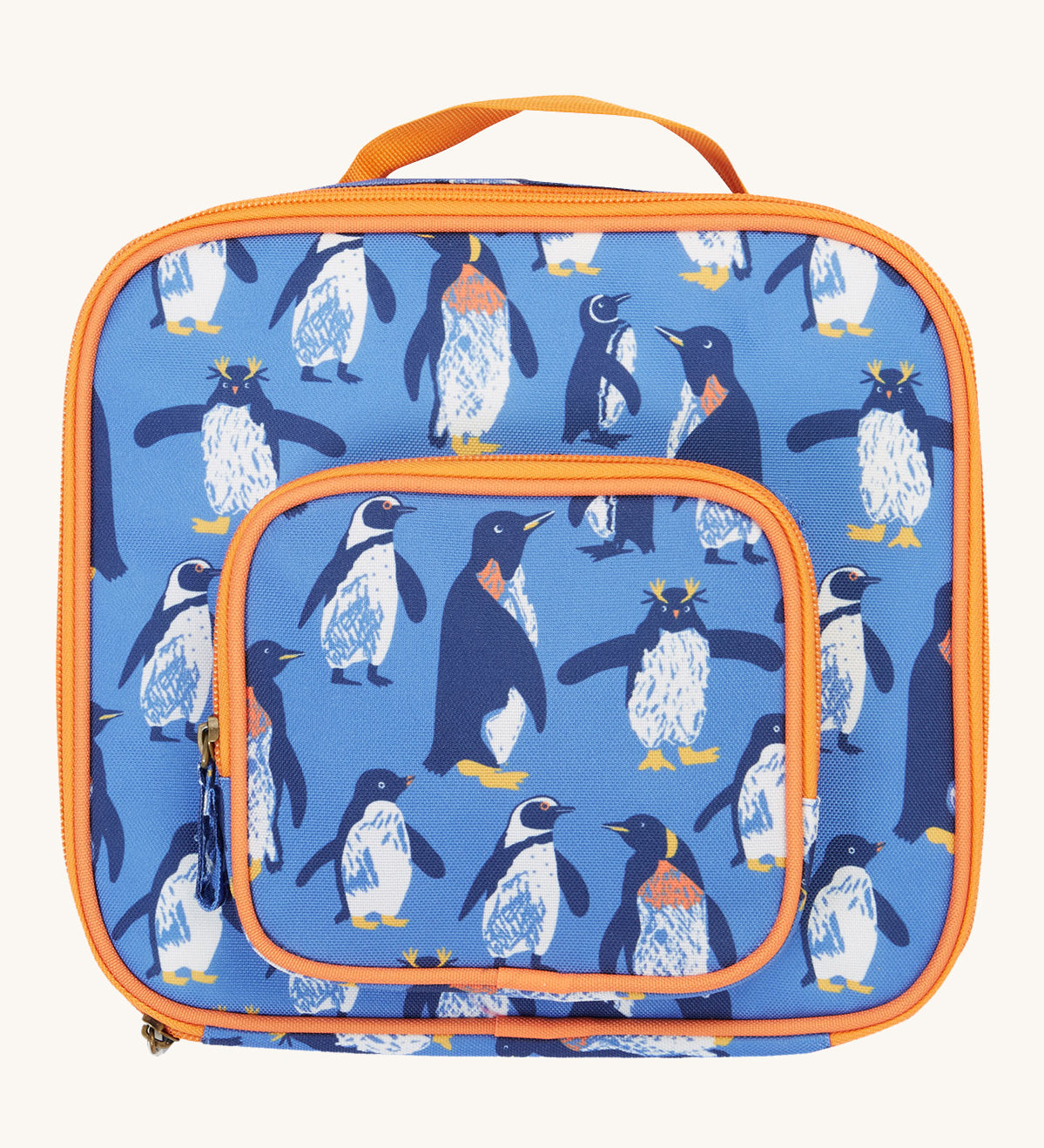 Frugi kids pack a lunch bag in penguin waddle. A blue lunch bag with multiple prints of penguins and orange trim. Features 2 compartments with zip fasteners and handy pink carry handle.