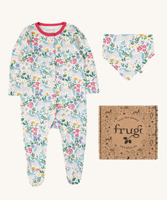 Frugi Unicorn Forest Organic Cotton Babygrow Gift Set. This baby grow set  comes with a white babygrow decorated with an all over unicorn forest themed print and comes with a matching bandanna style bib. 
This baby gift set is a part of a wide range of organic cotton clothing for children available here at Babipur.