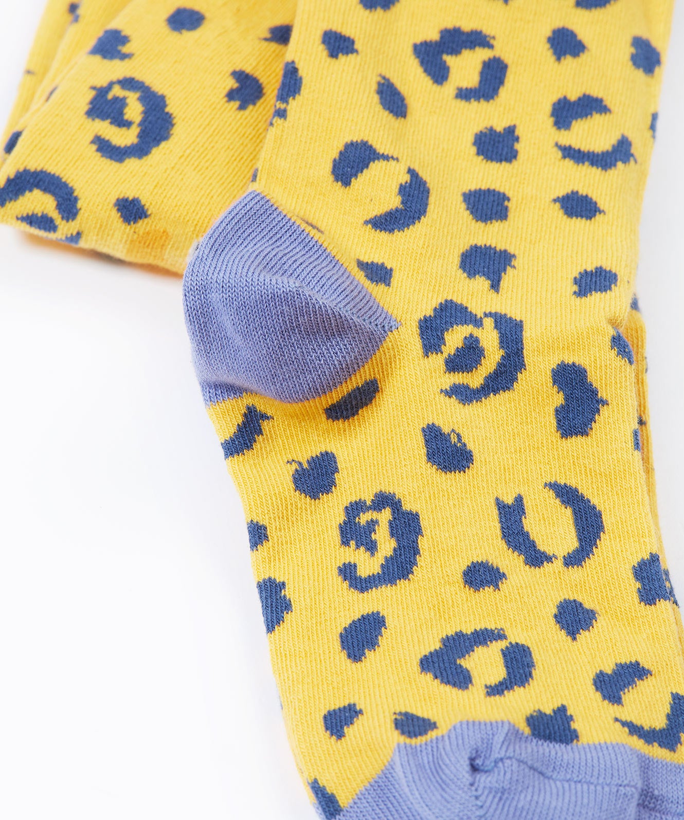 A close up of the primrose prurple colour block heel caps on the knees of the Frugi Organic Cotton Norah Leopard Knitted Tights. These tights are part of a wide range of organic cotton clothing for children available here at Babipur.