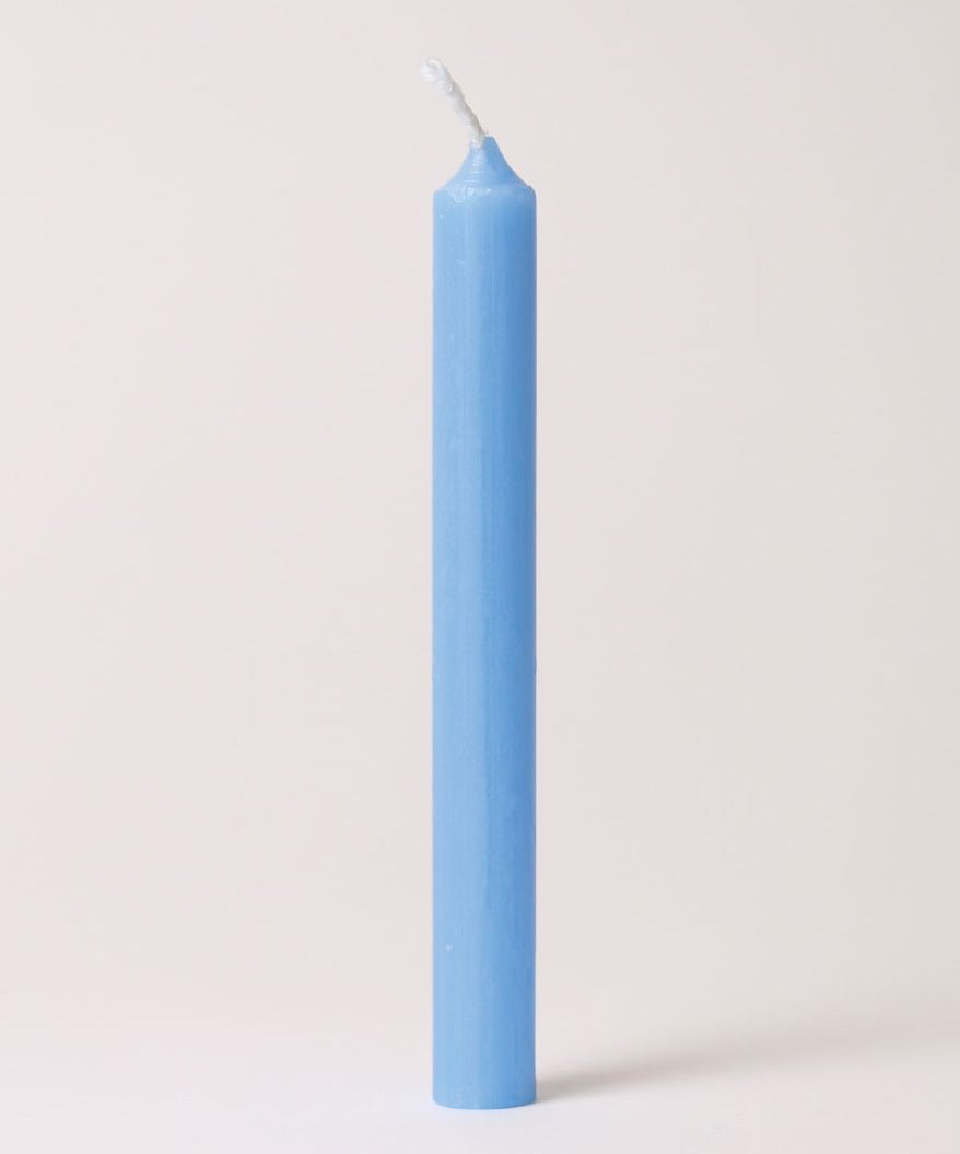 One blue Grimm's 10% beeswax candle.