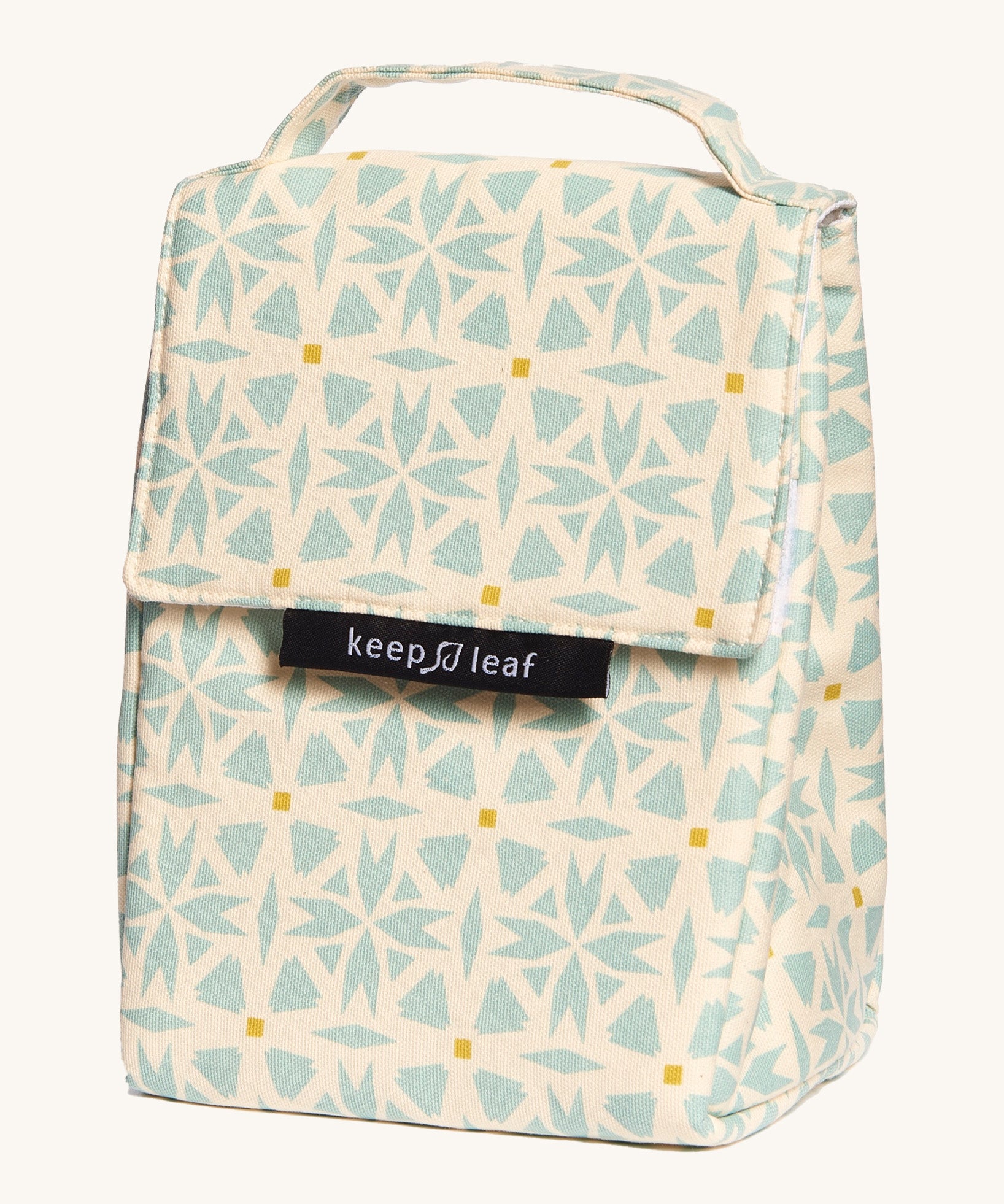 Keep Leaf insulated lunchbag in geo design. A cream colour organic cotton bag  with light blue geo shapes printed all over. Features a handle for carrying and a velcro lid.