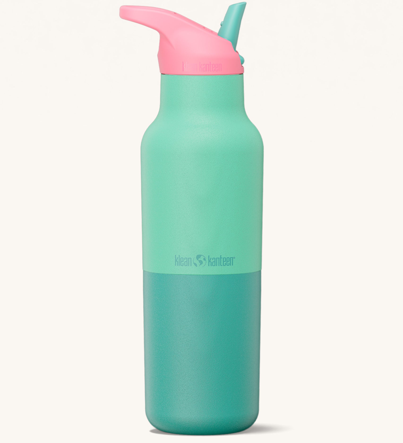Klean Kanteen 16oz rise insulated classic with sports cap in bay kaleidoscope available at Babipur. A reusable stainless steel bottle in light and dark turquoise colour with a pink and turquoise flip sports cap.