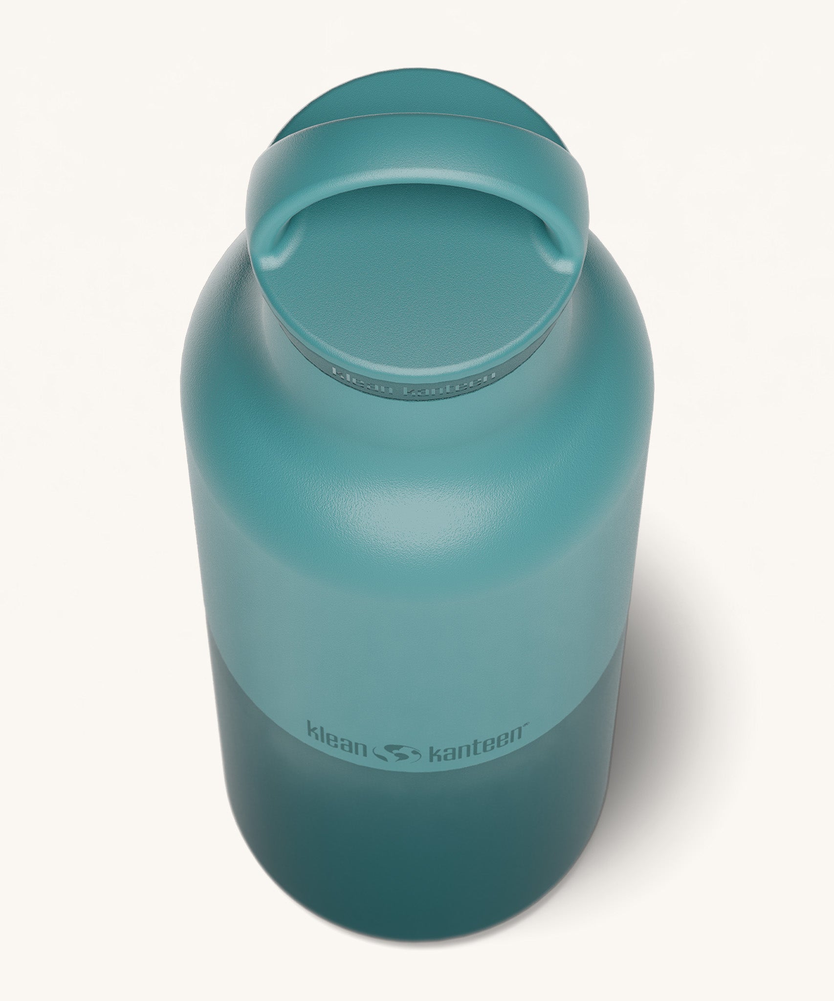 A close up of the Klean Kanteen 20oz Classic rise Brittany blue insulated classic reusable steel water bottle showing the handle detail on the dark blue loop cap