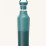 A Klean Kanteen 20oz rise insulated Reusable Stainless Steel Water Bottle in a Brittany blue colour that's split in a light and dark shade. Features a matching loop cap with a thread and handle for easy carrying