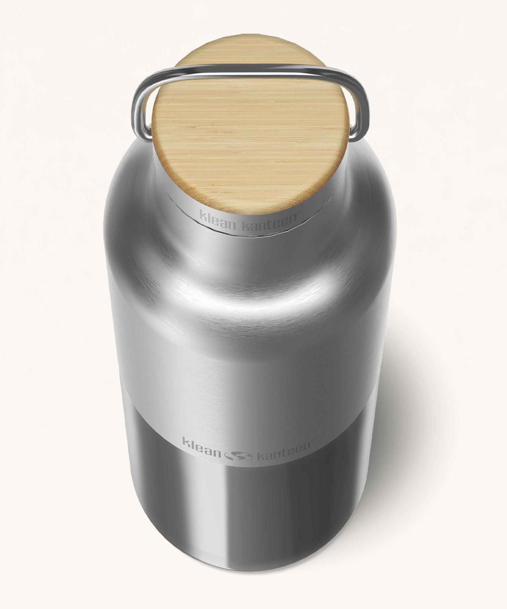 A close up of the Klean Kanteen 16oz reusable stainless steel reflect insulated bottle available at Babipur showing the bamboo detail on top of the loop cap.