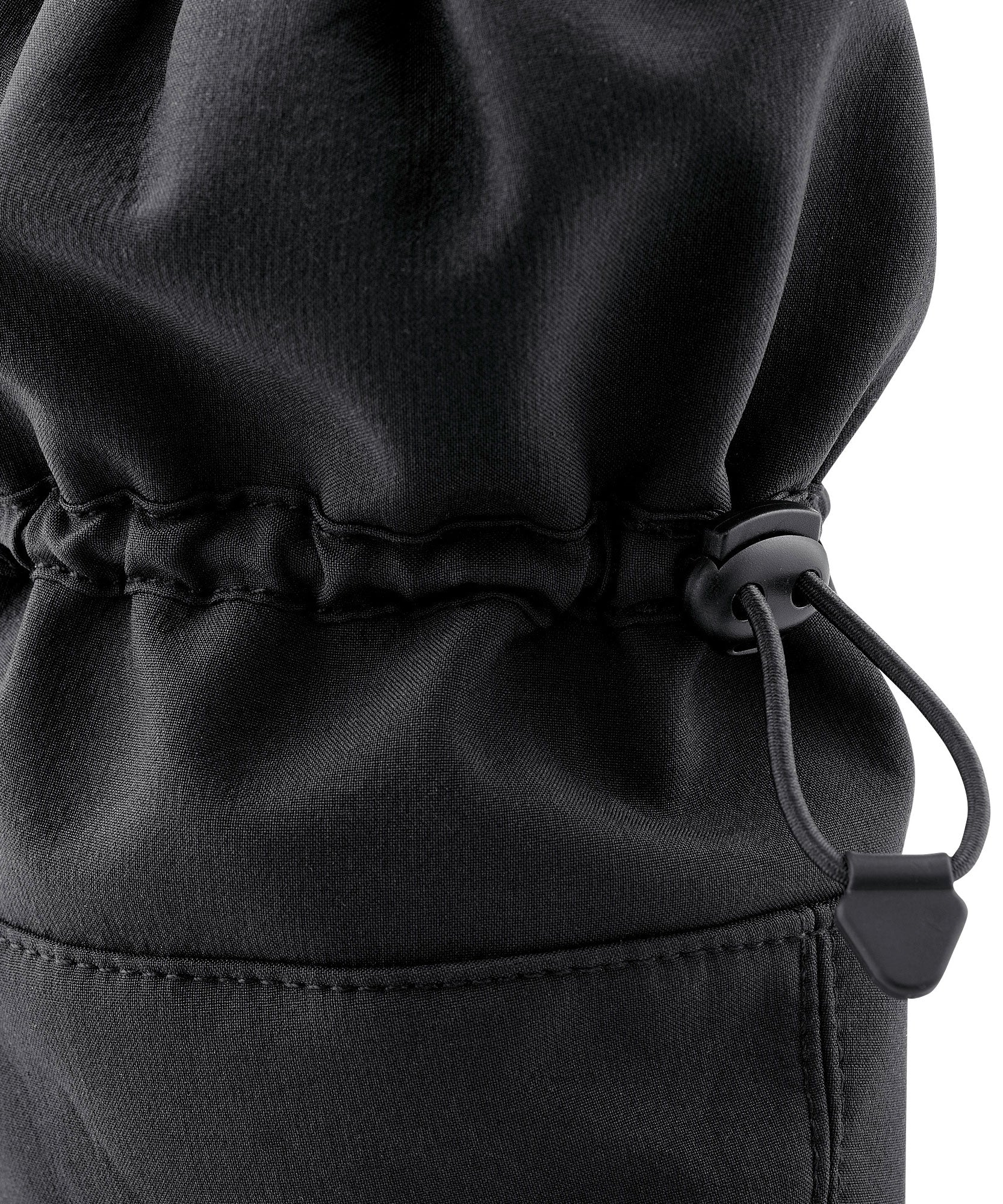 A close up of the Mamalila  baby allrounder winter booties in black available at Babipur showing the toggle detail