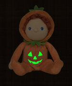 An Olli Ella Jack-O-Lantern pumpkin dinky dinkum doll. The soft doll has a glow in the dark face on it's belly. These soft toys are part of Olli Ella's Halloween collection available here at Babipur.