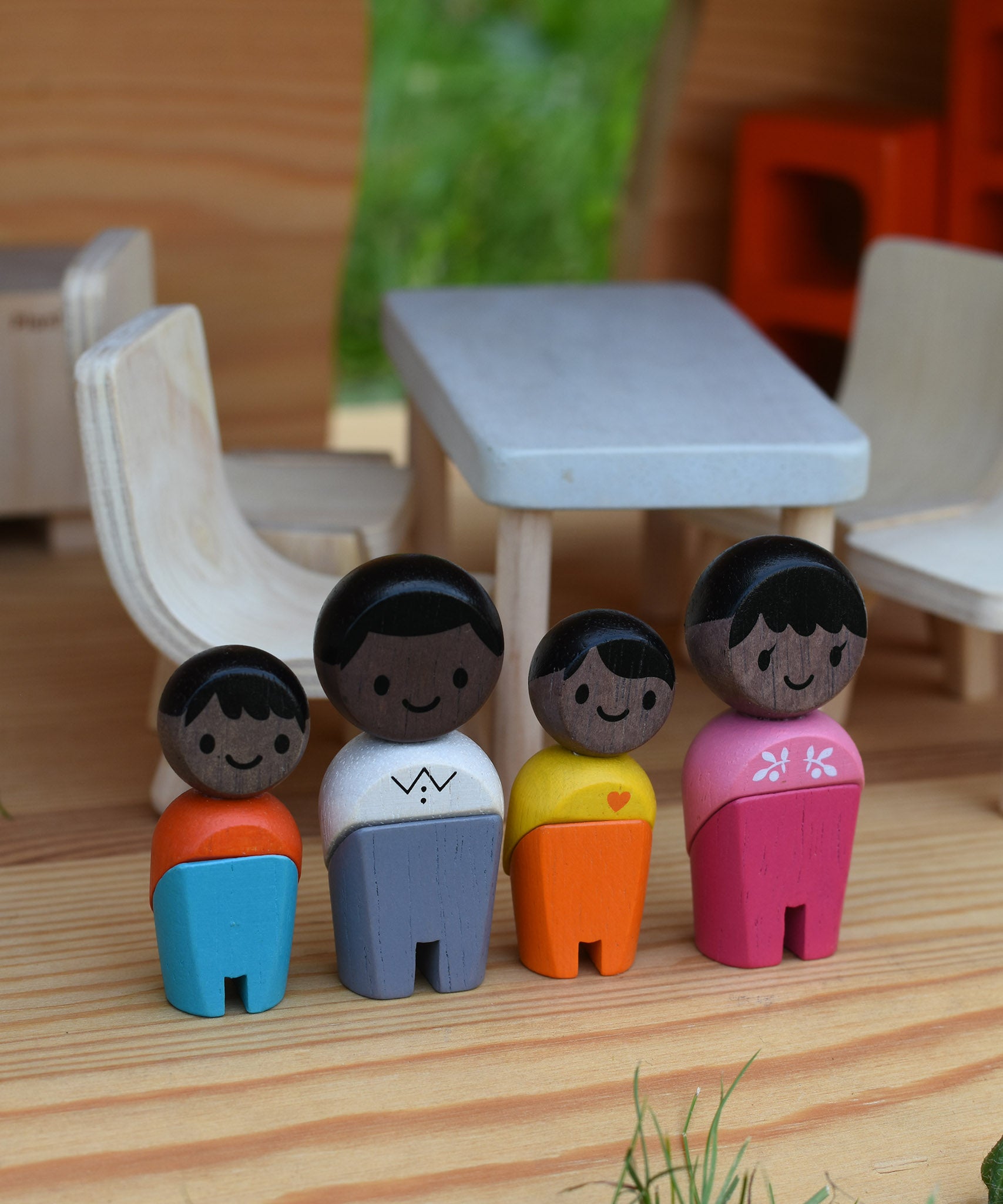 The Plan Toys black skin, black hair wooden doll family placed in an Ostheimer dolls house with wooden PlanToys dolls house furniture.
These wooden toys are part of a large range of wooden toys here at Babipur.