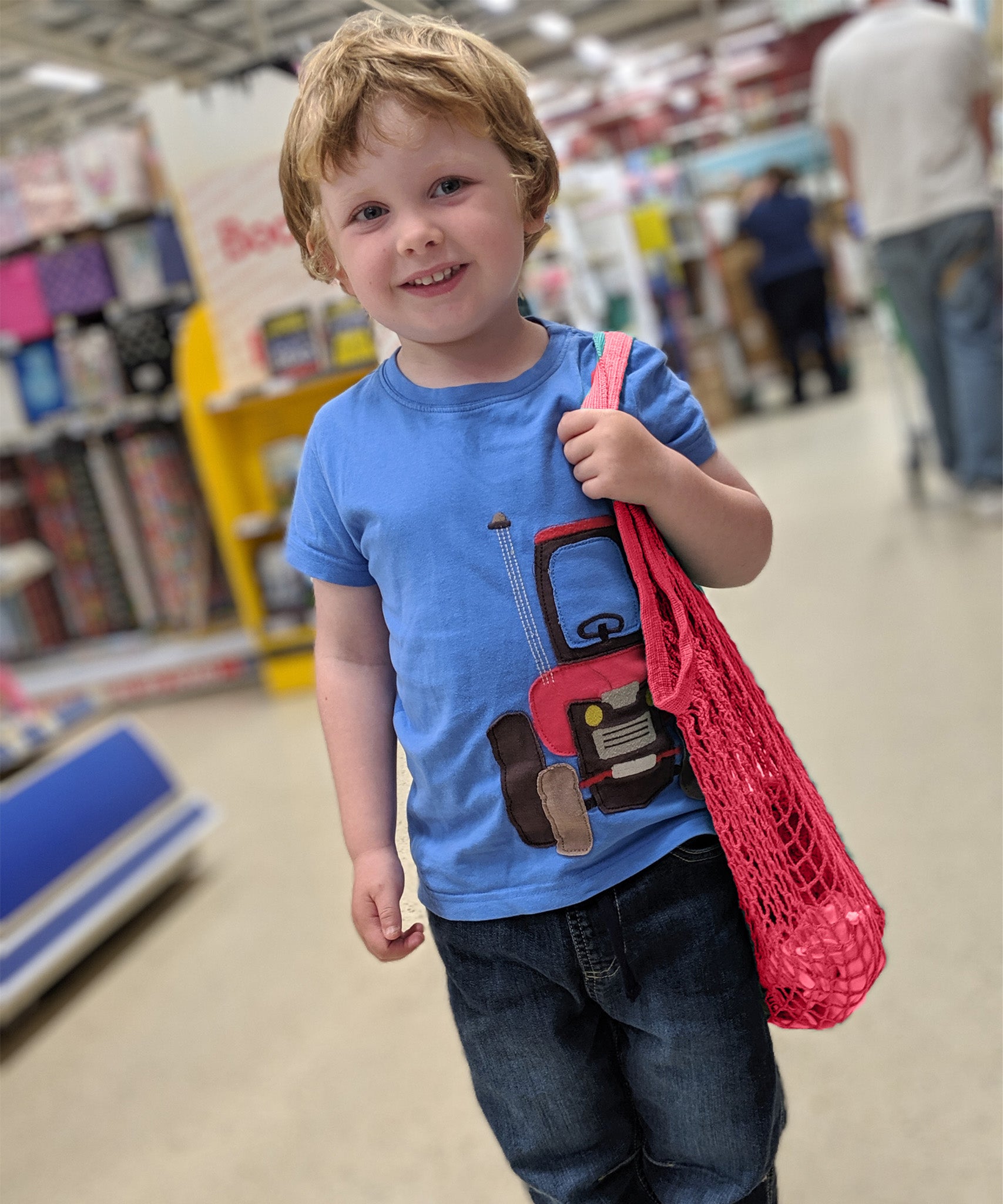 A child carrying the Turtle Bags kids size organic cotton string produce net bag