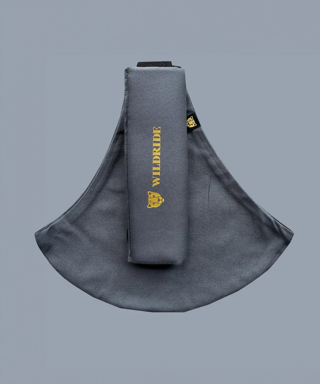 Wildride toddler carrier in an iron grey colour. A 100% cotton seat stylish hip carrier for babies with brand name on the strap that's folded over the carrier's seat