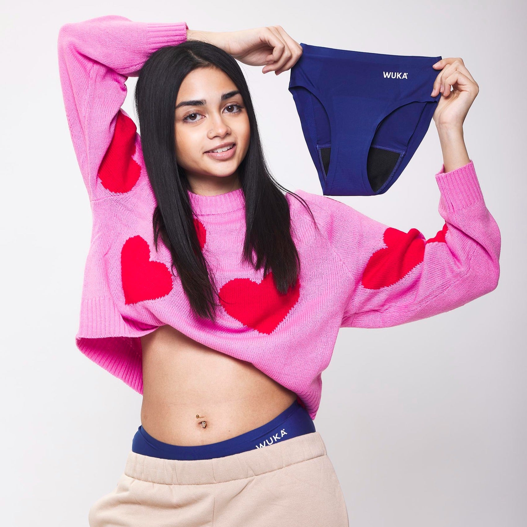 worn by a model. An image of four white 'drops' indicates these pants are suitable for a heavy flow.