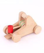 A close up of the A Bajo wooden catapult toy set available available at Babipur showing the elastic pull back system and red base for the balls to sit on