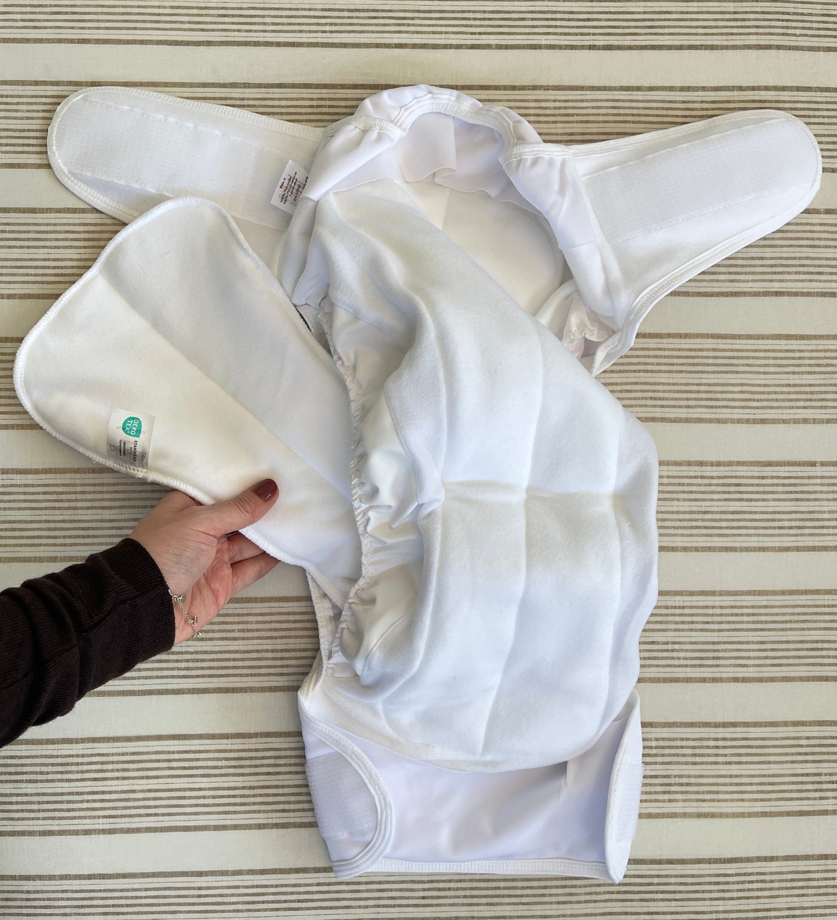 Adult absorbent reusable nappy booster, fitted under the cloth nappy, for sale at Babipur.