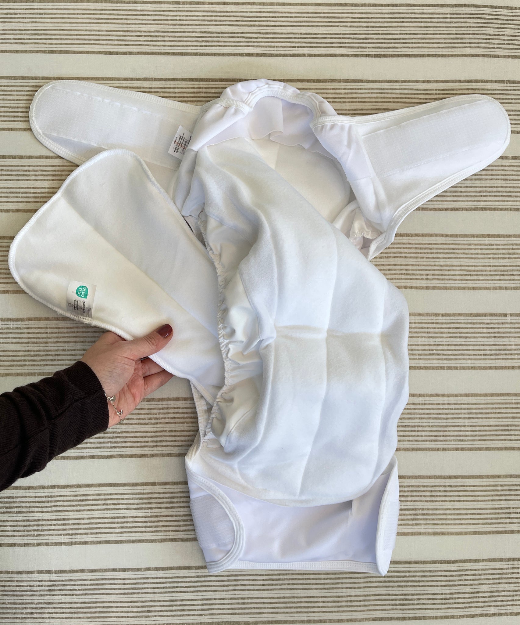 Adult absorbent reusable nappy booster, fitted under the cloth nappy, for sale at Babipur.