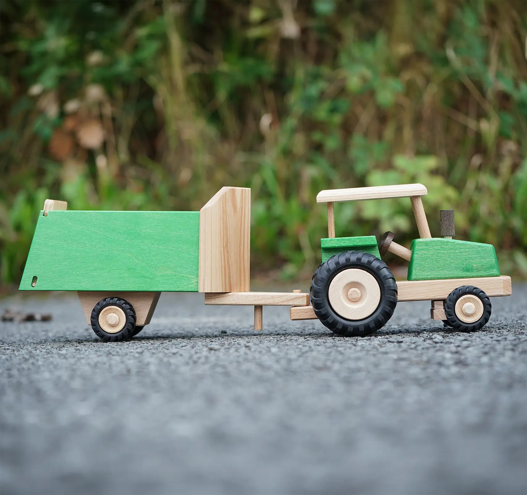 Beck Holzspielzeug wooden toy tractor and horse trailer attachment for wooden animals.