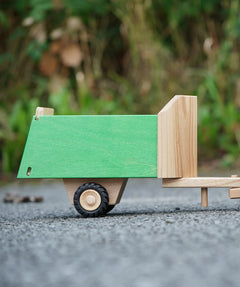 Beck Holzspielzeug toy wooden horse trailer attachment for tractor farm play with ramp.