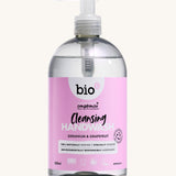 Bio-D Geranium & Grapefruit cleansing hand wash in a 500ml bottle and available at Babipur. Comes in a clear bottle and features a push down dispenser
