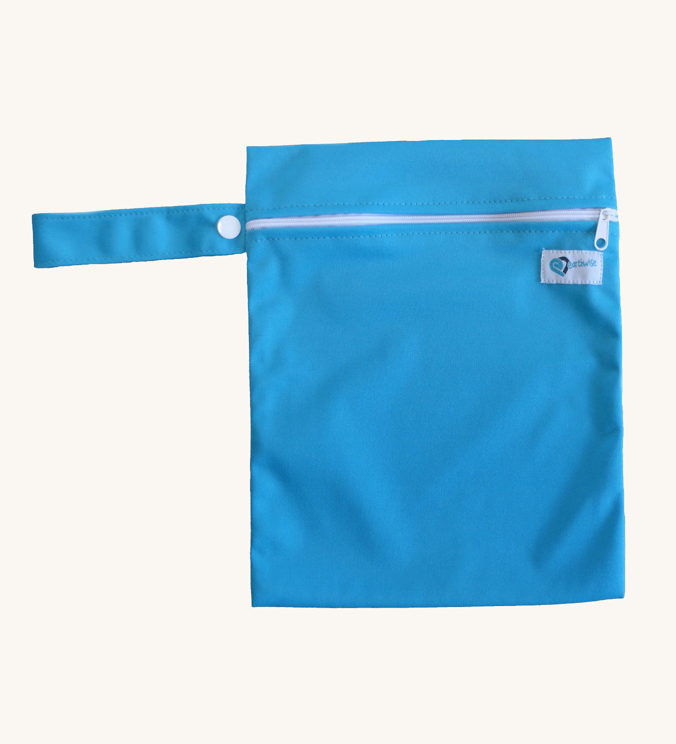 Earthwise medium wet bag in a teal design available at Babipur. A light blue wetbag with a a white zip fastener and matching light blue hanging loop.