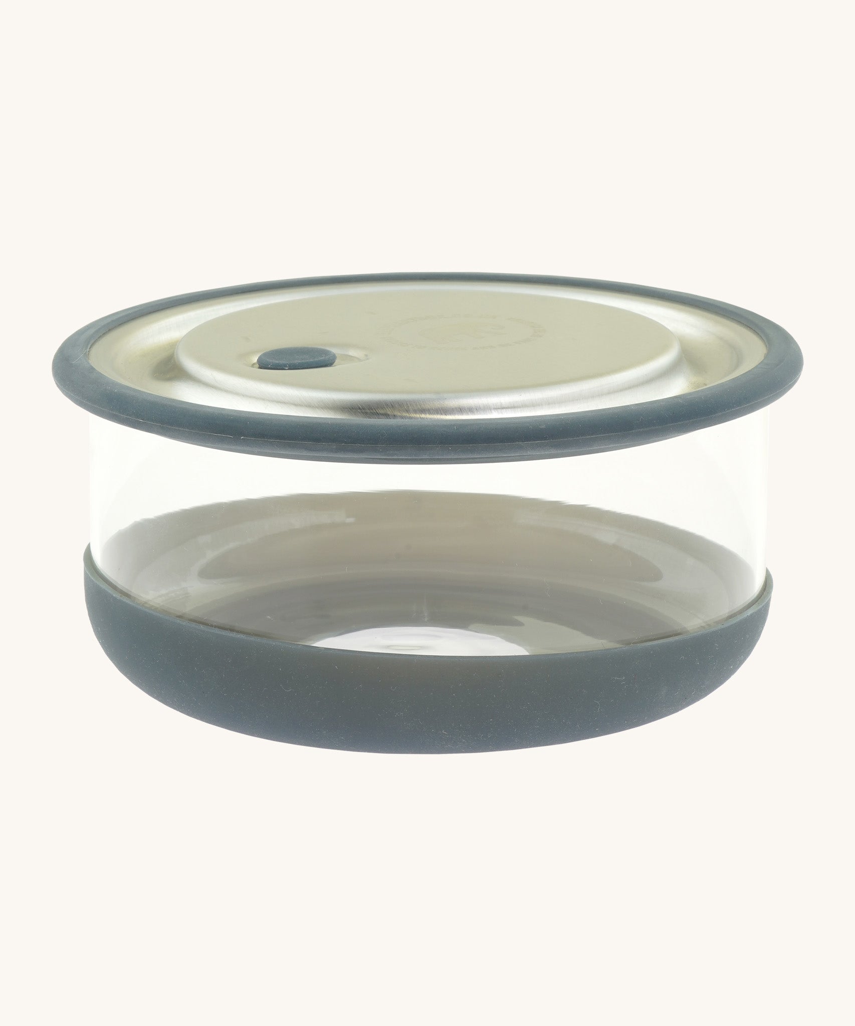 Elephant Box large lunch bowl available at Babipur. Features a removable lid with a air vent and grey removable silicone seal on the bottom 