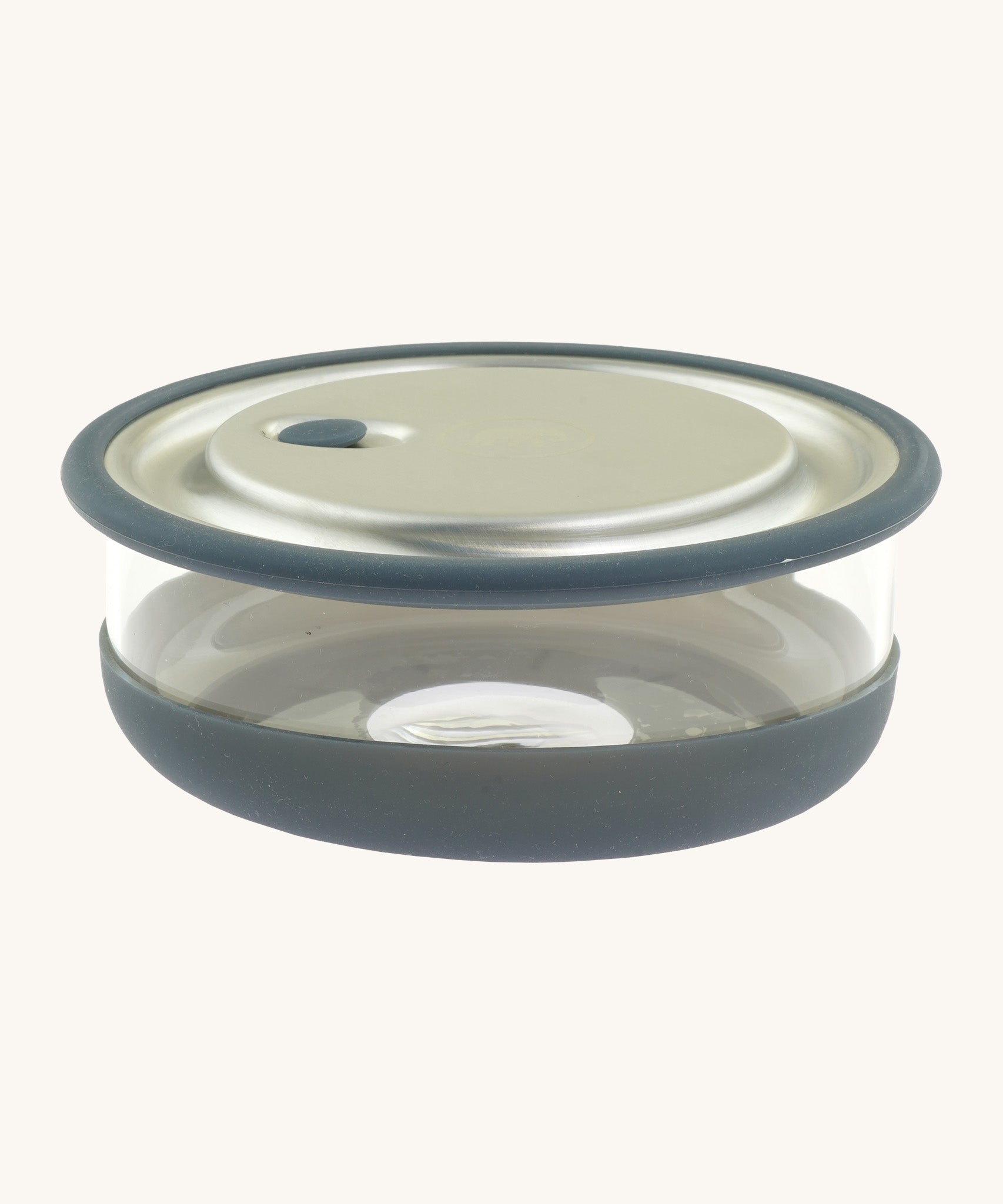 Elephant Box medium lunch bowl available at Babipur. Features a removable lid with a air vent and grey removable silicone seal on the bottom 
