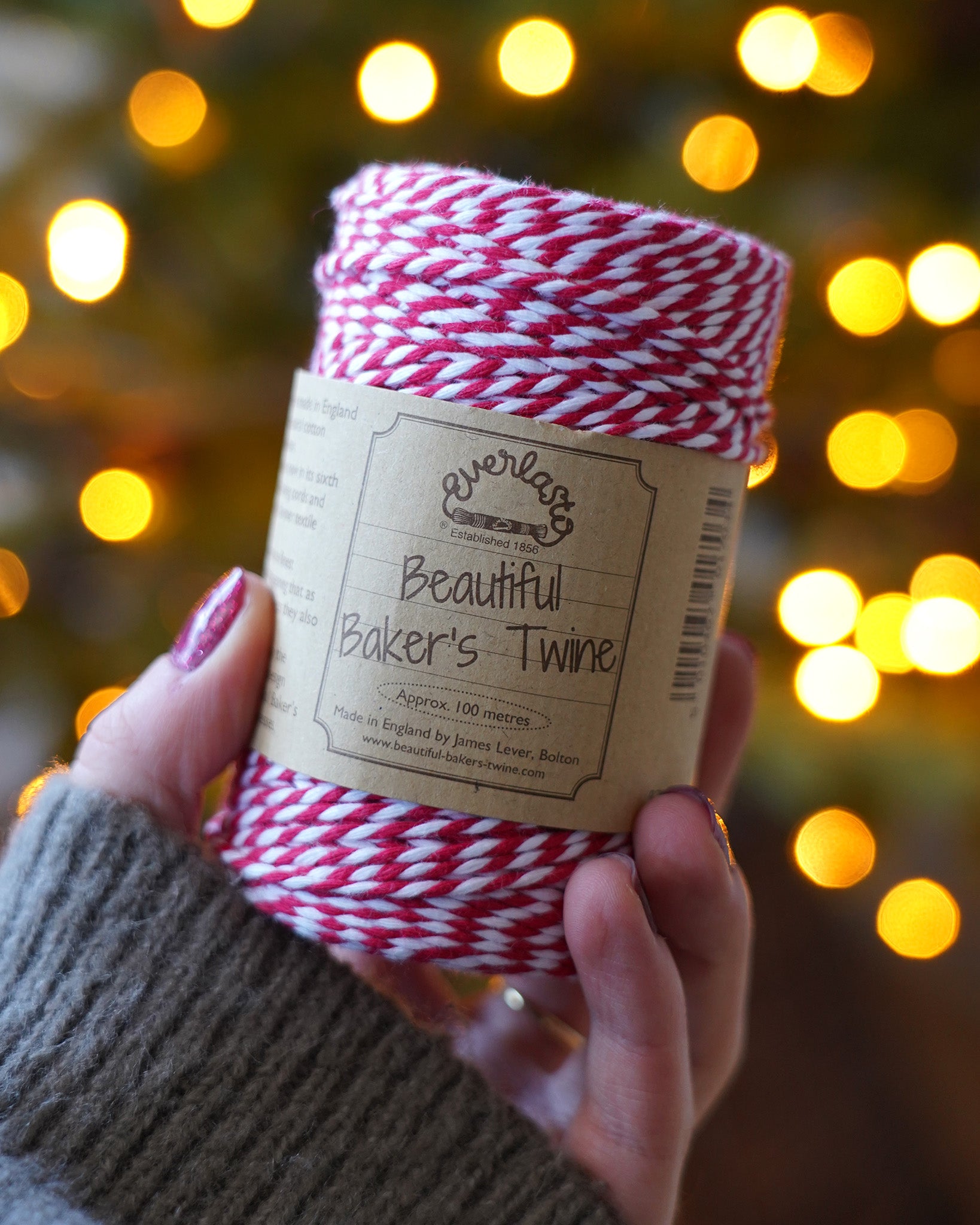 Red and white striped Everlasto Baker’s Twine in Beefeater Red, cotton twine suitable for Christmas projects, gift tags, and seasonal crafting, buy now at Babipur.