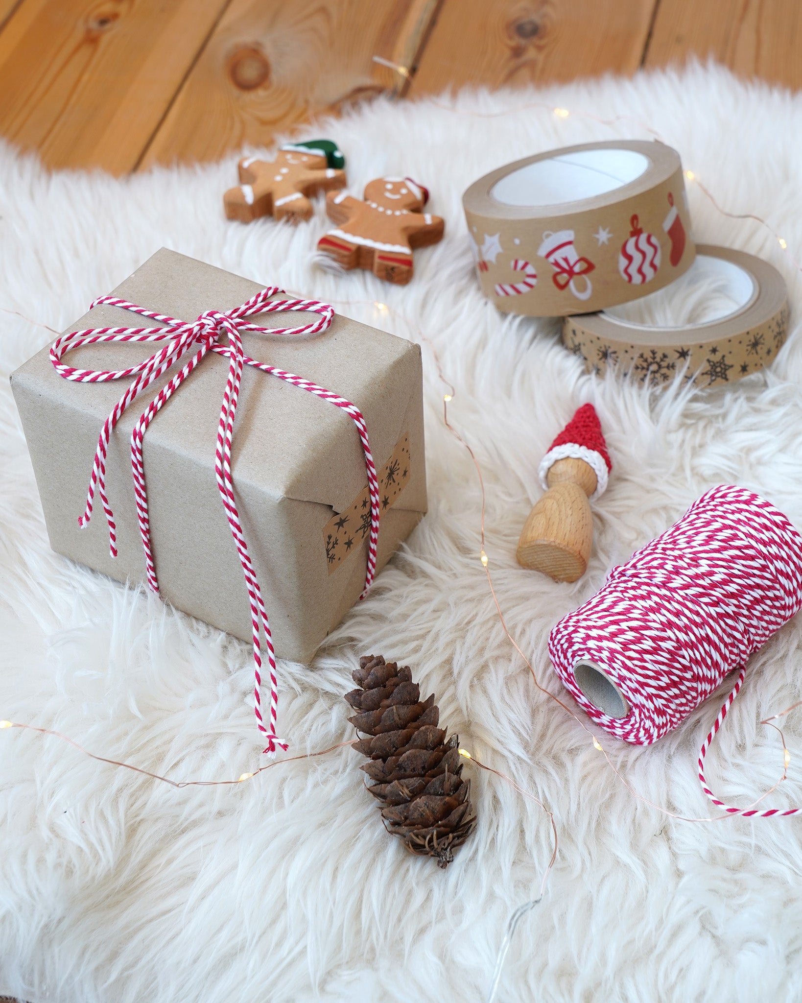 Christmas gift wrapped with Everlasto Beautiful Baker’s Twine in Beefeater Red, a red-and-white striped cotton twine, approx. 100m, ideal for Christmas wrapping and crafts - buy now at Babipur.
