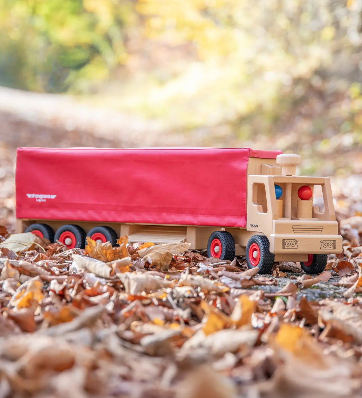 Fagus wooden semi trailer lorry with working steering, rubber wheels and two peg dolls.