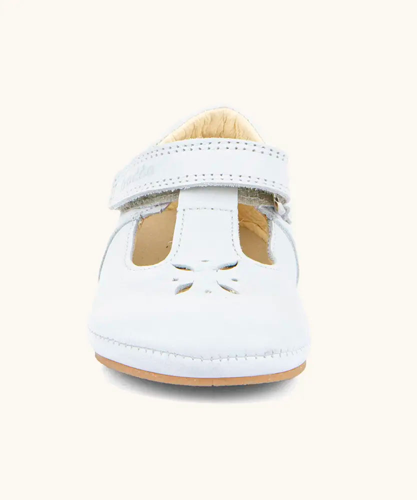 Froddo barefoot pre walker baby shoe in white. A natural leather shoe with a velcro t bar strap and flower cut out pattern on front