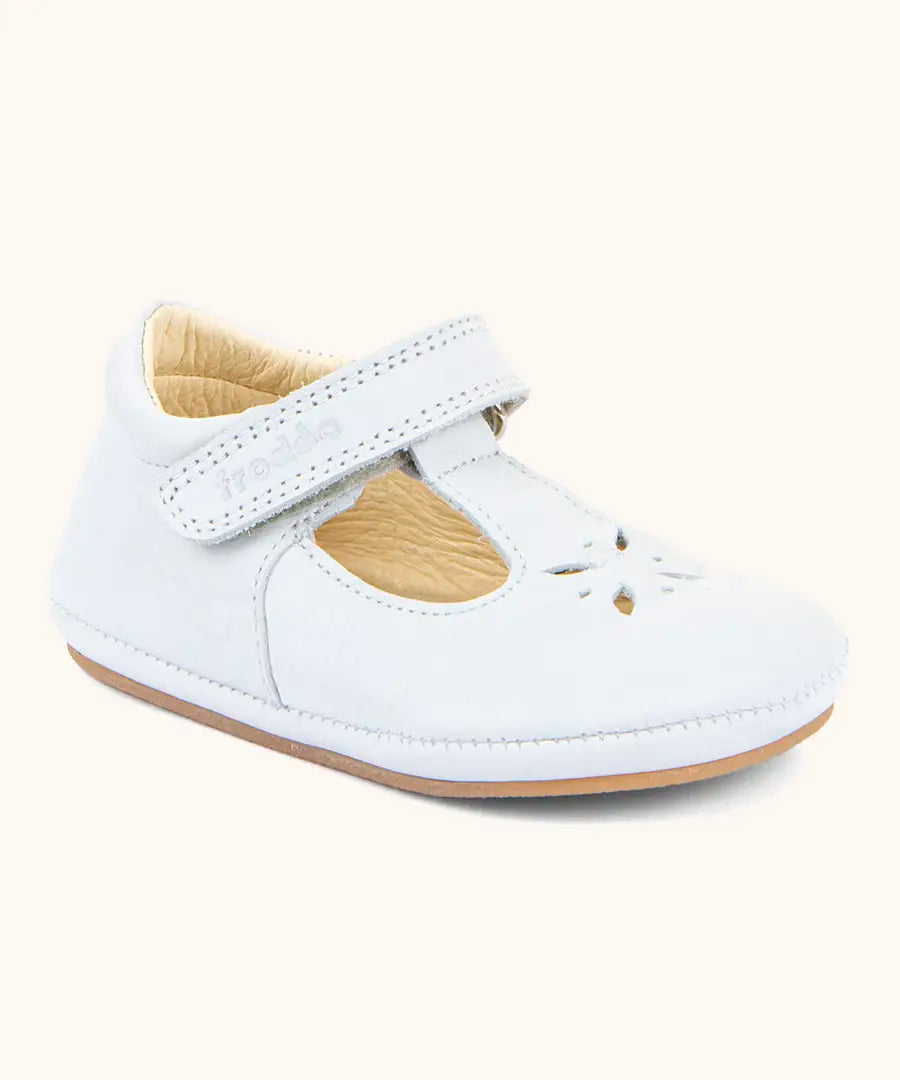 Froddo barefoot pre walker baby shoe in white. A natural leather shoe with a velcro t bar strap