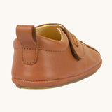 The back of the Froddo Barefoot Baby Pre-Walker Shoes in tan available at Babipur showing the padded ankle support detail