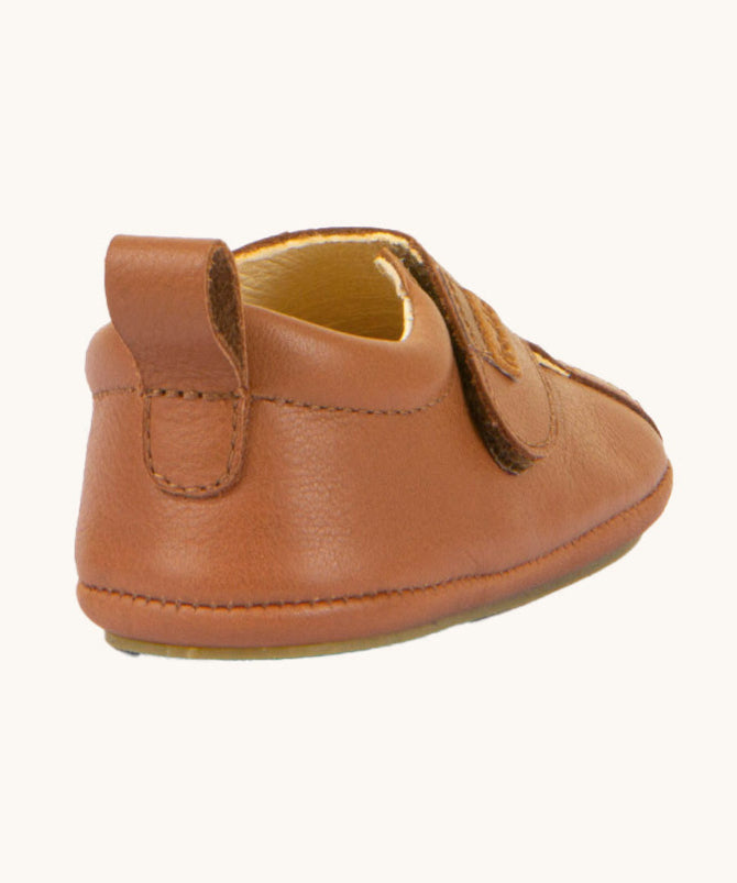 The back of the Froddo Barefoot Baby Pre-Walker Shoes in tan available at Babipur showing the padded ankle support detail