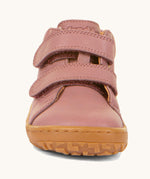 The front of the Froddo barefoot first step kids shoes in dusty pink available at Babipur showing the 2 velcro strap fasteners on the front and the grippy sole detail