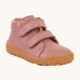 Froddo barefoot first step kids shoes in dusty pink available at Babipur. A soft leather shoe in light pink with a light brown rubber sole. Features two velcro straps for a secure fit 
