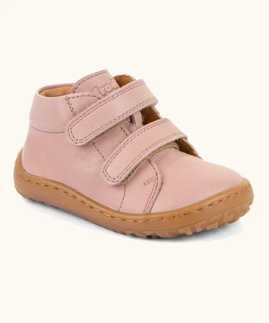 Froddo barefoot first step baby shoe in Pale pink. A natural leather shoe with a 2 velcro fastener for a secure fit and a grippy sole