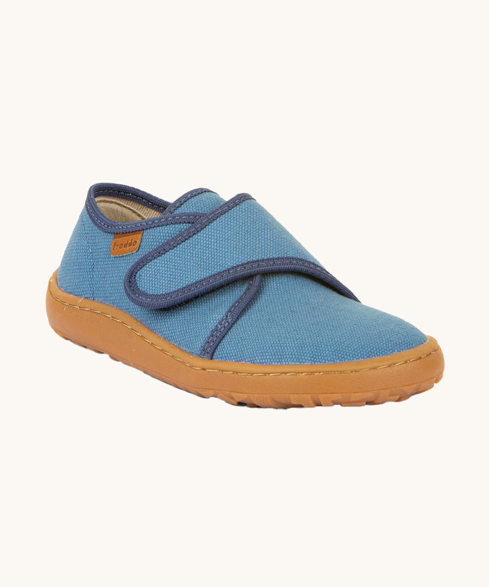 Froddo barefoot kids slipper in denim blue available at Babipur. A canvas style slipper shoes with a velcro fastener for a secure fit and a dark brown grippy sole